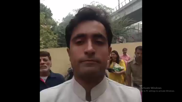 Demonetization: Situation of People at PNB, New Delhi