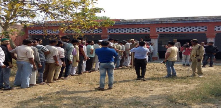 ईवीएम की खराबी से परेशान वोटर, चुनाव आयोग की कार्यशैली पर उठ रहे सवाल