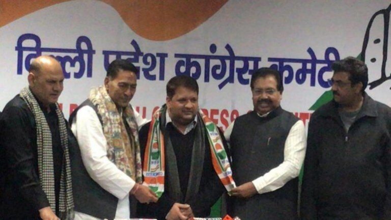 द्वारका विधानसभा में कांग्रेस नेता आम आदमी पार्टी में और आप नेता कांग्रेस पार्टी जाकर दे रहे टक्कर