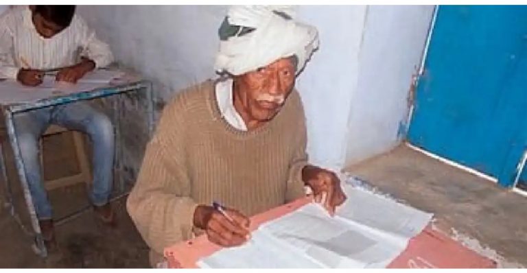 कैसे 82 साल के बुजुर्ग ने 47 बार फेल होने के बाद हुए पास ?