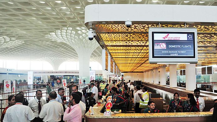 मुंबई एयरपोर्ट पर इस शख्स ने कहा, नमाज पढ़ने का अधिकार तो पूजा पाठ का क्यों नहीं?