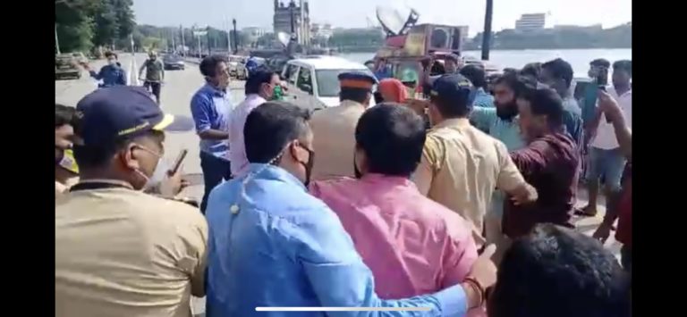 जब एफआईआर काम नहीं आई तब गुंडे पत्रकारों से प्रदीप भंडारी पर अटैक करवाया