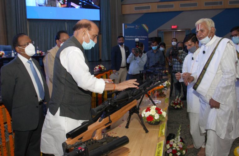 विजयदशमी पर रक्षा मंत्री राजनाथ सिंह ने DRDO में की शस्त्र पूजा, एनएसए अजीत डोभाल भी हुए शामिल