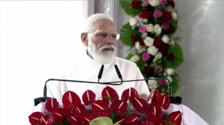 प्रधानमंत्री नरेन्द्र मोदी ने कुशीनगर इंटरनेशनल एयरपोर्ट का किया उदघाटन 