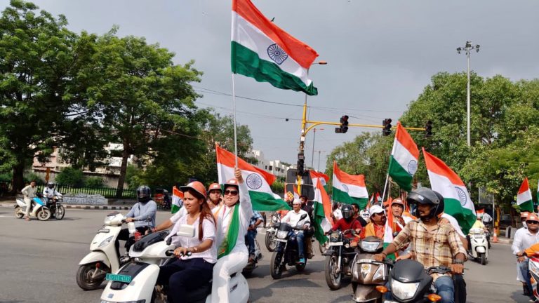 केंद्रीय मंत्री मीनाक्षी लेखी ‘हर घर तिरंगा’ बाइक रैली में हुई शामिल, कहा- देशवासी हर घर तिरंगा फहरा कर भारत के भविष्य को लहराने का काम करे