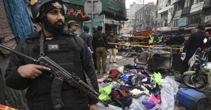 पाकिस्तान में आतंकी हमला: पेशावर में पुलिस टीम पर आतंकी हमला, DSP समेत 3 पुलिसकर्मियों की मौत