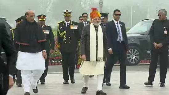 74 वां गणतंत्र दिवस: भगवा-पीले-लाल रंग की राजस्थानी पगड़ी, सफेद मफलर: जानिए क्या था प्रधानमंत्री नरेंद्र मोदी की वेशभूषा में खास