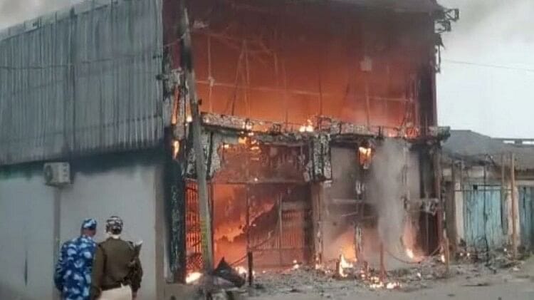 बिहार की राजधानी पटना में फायरिंग में 2 लोगों की मौत 3 की हालत गंभीर,आक्रोश में भीड़ ने आरोपी का घर और गाड़ी फूंका