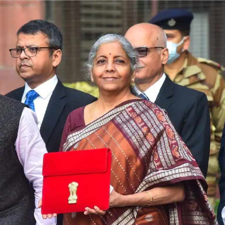 Budget 2023: मोदी सरकार ने आम आदमी को दिया तोहफा, टैक्स स्लैब में हुआ बदलाव