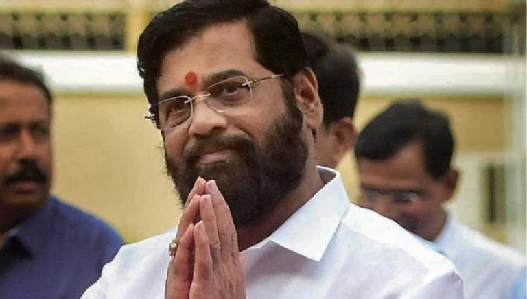 सांसदों- विधायकों के साथ अयोध्या के लिए रवाना हुए एकनाथ शिंदे, फ्लाइट में लगे ‘जय श्री राम’ के नारे