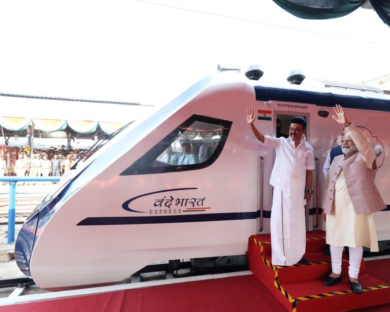 पीएम मोदी ने चेन्नई में एयरपोर्ट टर्मिनल और तेलंगाना में वंदे भारत का किया उद्घाटन