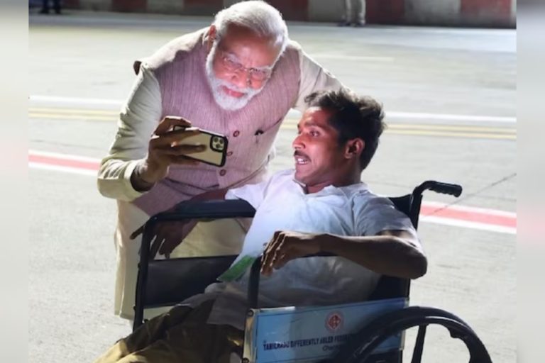 चेन्नई में पीएम मोदी ने ली स्पेशल सेल्फी, दिव्यांग कार्यकर्ता के साथ फोटो पोस्ट की