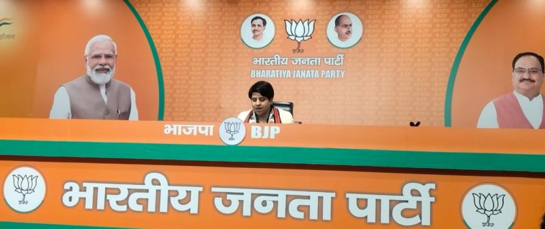 अरविंद केजरीवाल को बीजेपी के राष्ट्रीय प्रवक्ता शहजाद पूनावाला ने बताया राजनीतिक नटवरलाल