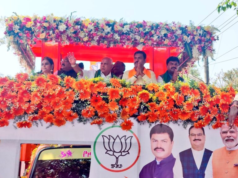 Karnataka: पूर्व मुख्यमंत्री बीएस येदियुरप्पा के बेटे विजयेंद्र ने दाखिल किया नामांकन, शिकारीपुरा से उम्मीदवार हैं विजयेंद्र