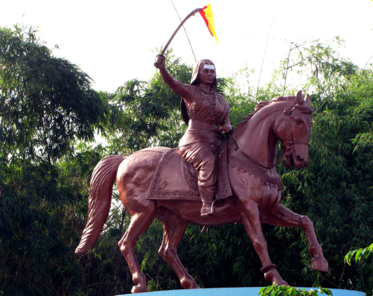 शिगगांव रोड शो के दौरान जेपी नड्डा ने रानी चेनम्मा के पुतले पर चढ़ाया हार, जानिए कौन थीं रानी चेनम्मा