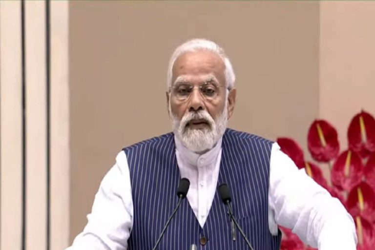 Mann Ki Baat 100th Episode: मैं अपने देशवासियों से कटकर नहीं रह सकता, इसलिए 50 साल पहले घर नहीं छोड़ा था, मन की बात ने मुझे लोगों से मिलने का मौका दिया: पीएम मोदी