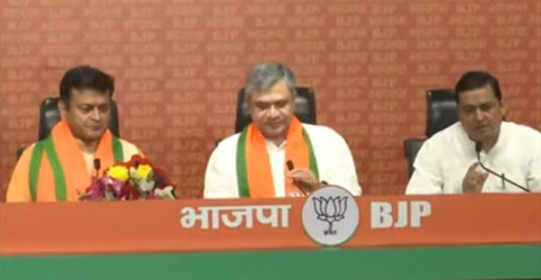 बीजेपी में शामिल हुए पूर्व जदयू प्रवक्ता डॉ. अजय आलोक, अश्विनी वैष्णव ने दिलाई सदस्यता