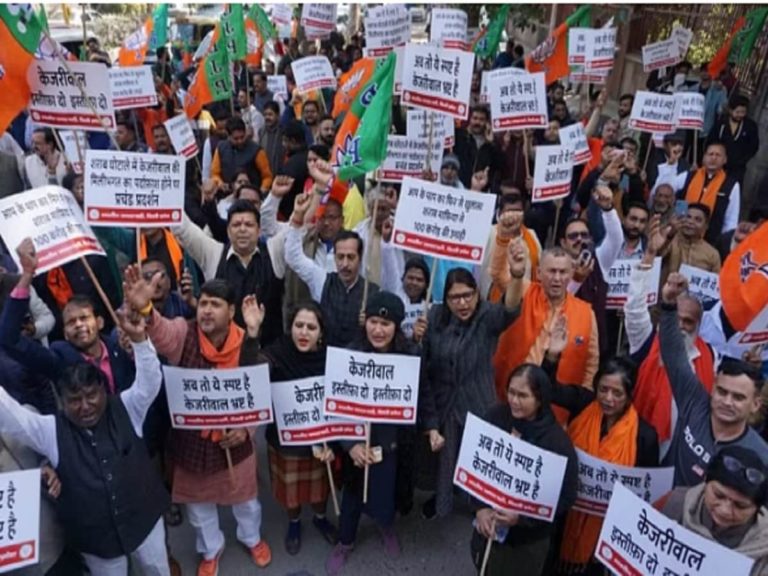 अरविंद केजरीवाल के खिलाफ बीजेपी कार्यकर्ताओं का प्रदर्शन, इस मुद्दे को लेकर घेरेंगे AAP को 