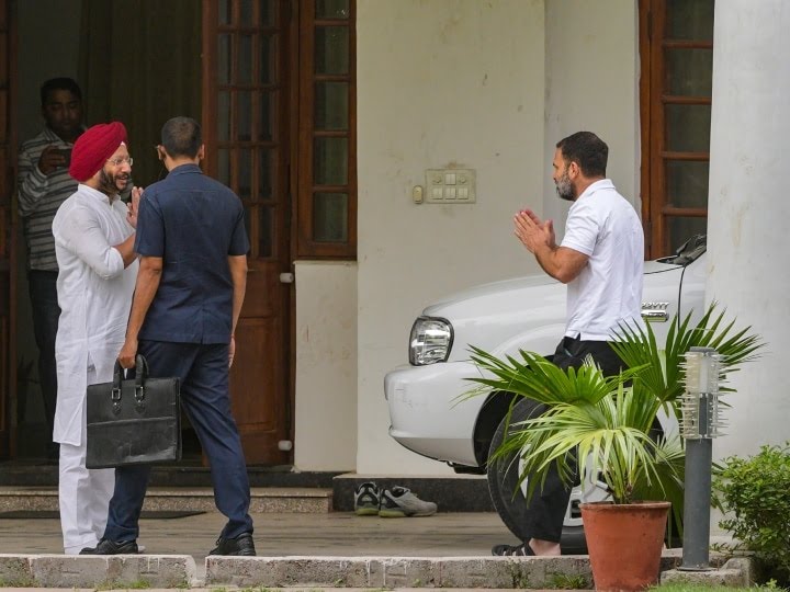 Karnataka: कौन बनेगा कर्नाटक का मुख्यमंत्री? कांग्रेस अध्यक्ष मल्लिकार्जुन खड़गे के घर हुई बैठक, राहुल गांधी भी हुए शामिल