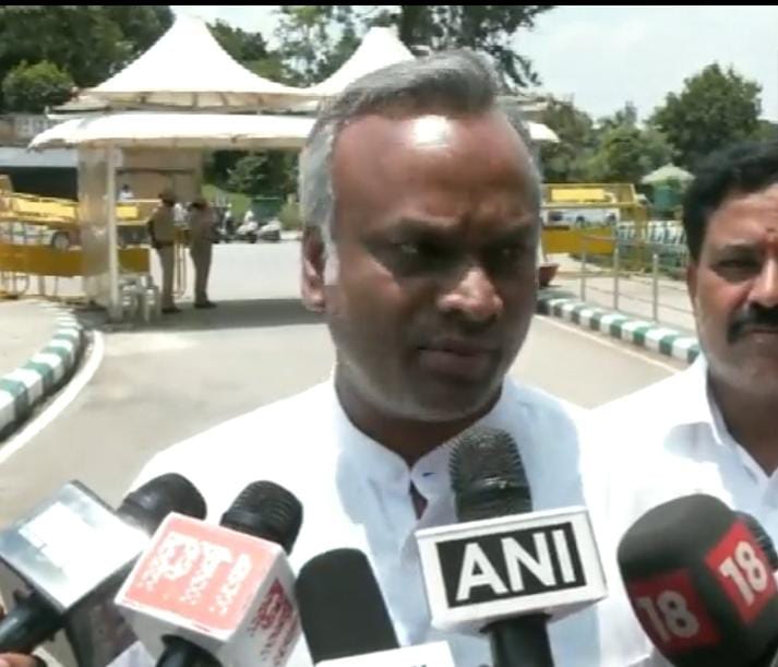 राहुल गांधी द्वारा अमेरिका में दिए बयानों का प्रियांक खरगे ने किया समर्थन; कहा- SC, ST और अल्पसंख्यक दूसरे दर्जे के नागरिक के जैसा महसूस कर रहे