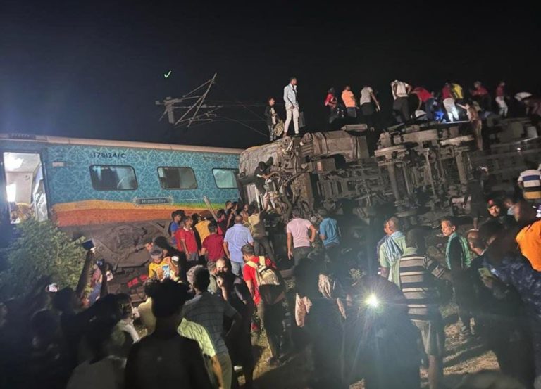 ओडिशा रेल त्रासदी में अब तक की 238 मौत, 900 घायल, बचाव कार्य में जुटी आर्मी और एयरफोर्स