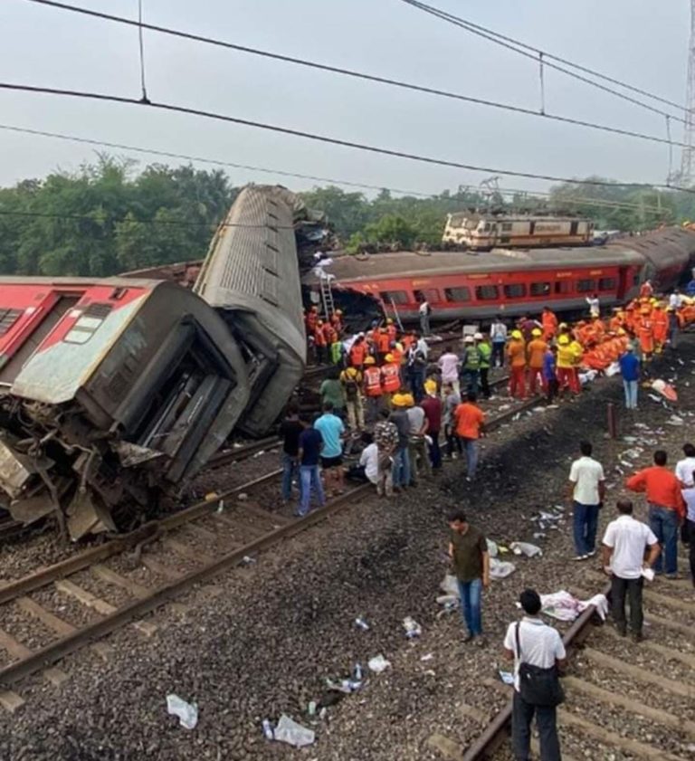 ओडिशा ट्रेन हादसा: युद्धस्तर पर हो रहा है बालासोर में ट्रैक मरम्मत का काम; आज रात तक 2 लाइनें शुरू होने की संभावना