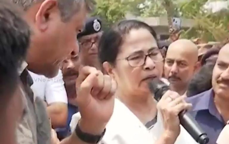 Odisha Train Accident: लाइव प्रेस कॉन्फ्रेंस में गलत मौत के आंकड़े बताने लगीं बंगाल की मुख्यमंत्री ममता बनर्जी, रेल मंत्री अश्विनी वैष्णव ने बीच में टोका