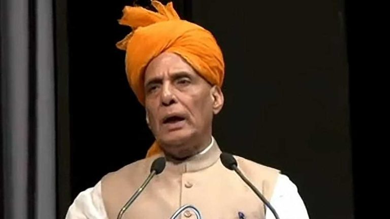 जम्मू में रक्षामंत्री राजनाथ सिंह ने पाकिस्तान पर साधा निशाना , बोले -जरूरत पड़ी तो फिर घर में घुसकर करेंगे हमला