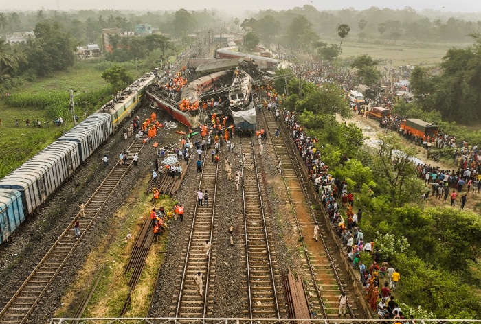 ओडिशा ट्रेन हादसा: 17 घंटे के अंदर हुआ बचाव अभियान पूरा, बहाली का काम जारी