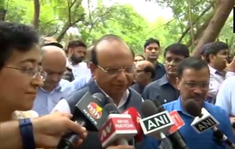 दिल्ली के उपराज्यपाल और मुख्यमंत्री अरविंद केजरीवाल ने किया बाढ़ प्रभावित इलाकों का दौरा; LG ने दिया बड़ा बयान 