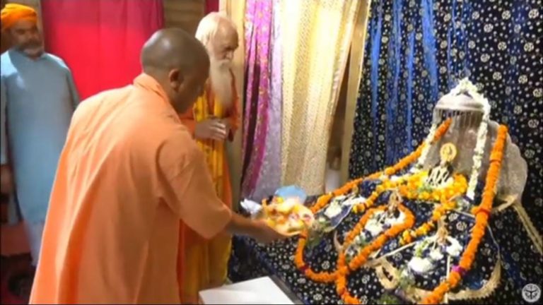 अयोध्या दौरे पर सीएम योगी आदित्यनाथ, राम लला की पूजा अर्चना की, राम मंदिर निर्माण कार्य का भी लिया जायजा