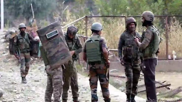 अनंतनाग में मुठभेड़ जारी, गोलियों की तरतराहट से कांप रहा है जंगल