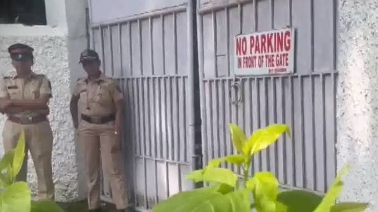 एक्टिविस्ट तीस्ता सीतलवाड के घर छापेमारी कर रही मुंबई पुलिस, जानिए क्या है पूरा मामला