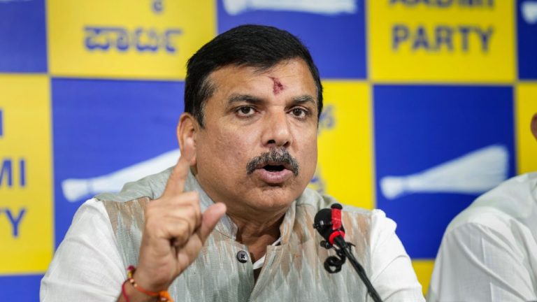 AAP सांसद संजय सिंह के घर ED की छापेमारी, बीजेपी ने कहा- जांच एजेंसी निष्पक्ष रूप से कर रही है काम, जानिए क्या है मामला