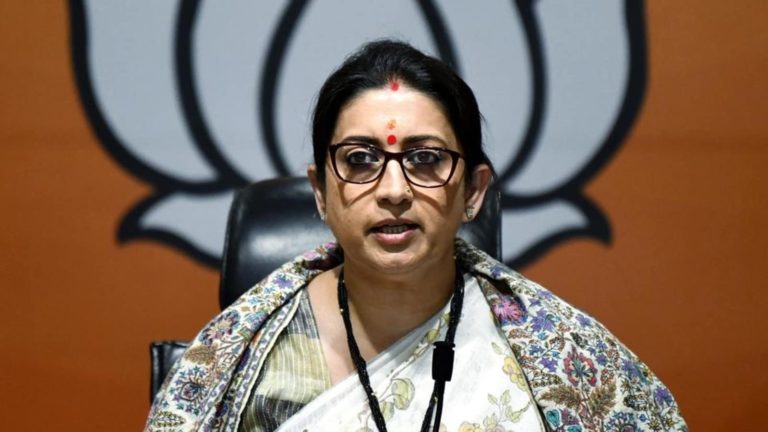 युवाओं पर राहुल गांधी के विवादित बयान पर हमलवार हुईं स्मृति ईरानी, बोलीं- जनता उन्हें फिर सबक सिखाएगी