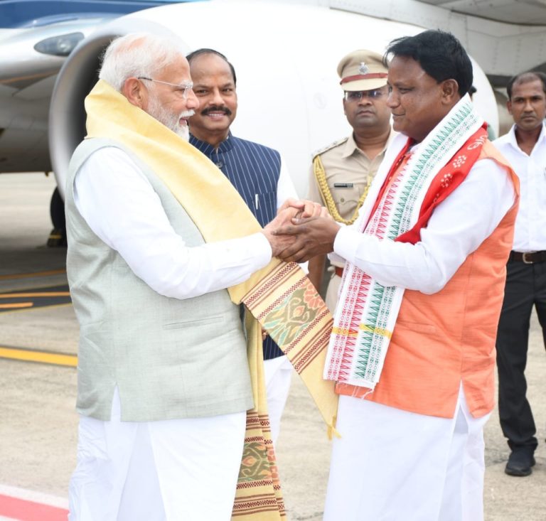 ओडिशा में पहली बार बनी बीजेपी सरकार, मोहन माझी ने ली सीएम पद की शपथ; पीएम मोदी भी रहे माैजूद