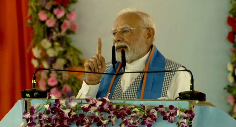 पीएम नरेंद्र मोदी ने भुवनेश्वर में किया भव्य रोड शो, ओडिशा को मिल रही 18,600 करोड़ रुपये की सौगात