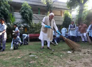 मोदी सरकार ने पिछले महीने कबाड़ बेचकर की चंद्रयान 3 के बजट से अधिक की कमाई, जानें स्वच्छता अभियान से कैसे देश को हो रहा फायदा