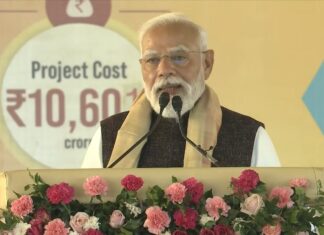 कांग्रेस की सरकारों ने किसानों को लाइन में खड़ा कर दिया था, पीएम मोदी ने असम में कांग्रेस पर किया जोरदार हमला