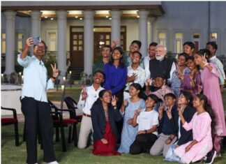 рддрд╕реНрд╡реАрд░реЛрдВ рдореЗрдВ рджреЗрдЦреЗрдВ рдХреИрд╕реЗ рдкреАрдПрдо рдореЛрджреА рдиреЗ 2025 рдореЗрдВ рдмрдврд╝рд╛рдпрд╛ рднрд╛рд░рдд рдХрд╛ рдорд╛рди