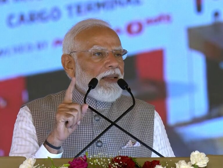 पीएम मोदी ने किया नोएडा अंतरराष्ट्रीय एयरपोर्ट का उद्घाटन, बोले- यह एयरपोर्ट डबल इंजन की कार्यशैली का शानदार उदाहरण