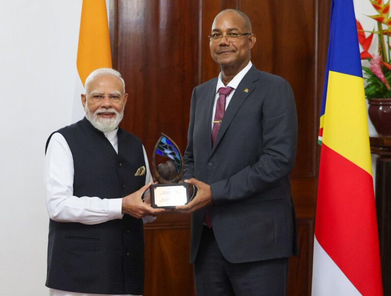 सेशेल्स के सर्वोच्च सम्मान से पीएम मोदी को किया गया सम्मानित, पीएम मोदी बोले- भारत के 1.4 अरब लोगों के लिए गर्व की बात 