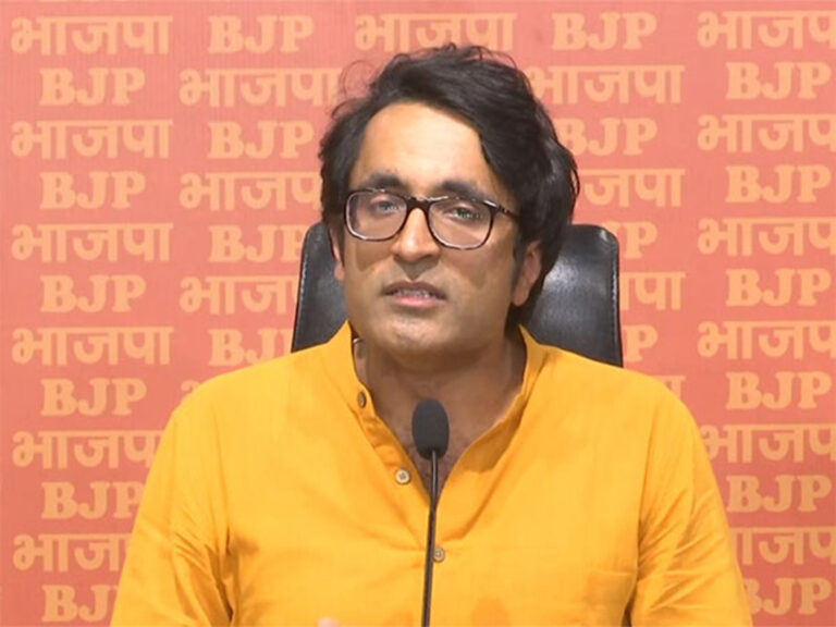 बीजेपी के राष्ट्रीय प्रवक्ता प्रदीप भंडारी के पंजाब में प्रदर्शनकारियों पर लाठीचार्ज का मुद्दा उठाते ही घबरा गए AAP प्रवक्ता