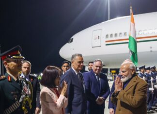 पीएम मोदी के सम्मान में रोशनी से जगमगाया न्यूजीलैंड का स्काई टॉवर