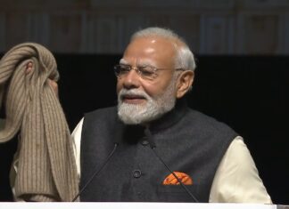 पीएम मोदी ने संभालकर रखा है 30 साल पुराना मफलर, न्यूजीलैंड में भारतीयों को संबोधित करते हुए किया जिक्र