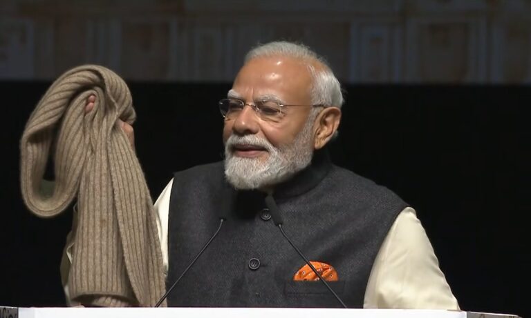 पीएम मोदी ने संभालकर रखा है 30 साल पुराना मफलर, न्यूजीलैंड में भारतीयों को संबोधित करते हुए किया जिक्र