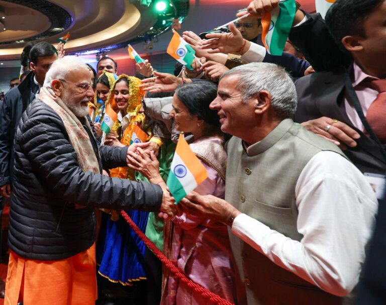 इंडोनेशिया के बाद ऑस्ट्रेलिया पहुंचे पीएम मोदी, एयरपोर्ट पर हुआ भव्य स्वागत